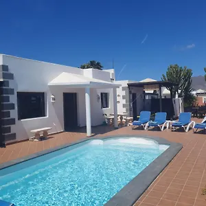 https://villa-utopia-playa-blanca-lanzarote.in-canary-islands.com